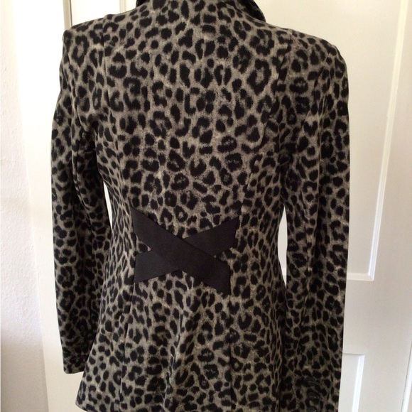 CAbi animal print fitted jacket NWOT - Picture 2 of 13